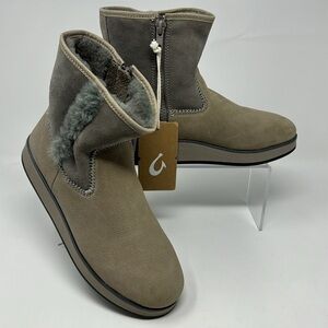 OluKai Pa’ina Hulu Shearling Lined Water-Resistant Booties SIZE 9